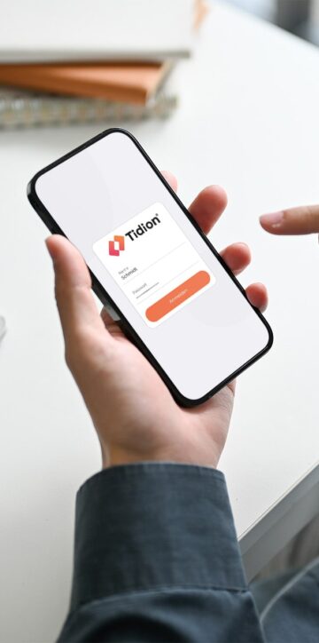 Tidion auf einem Smartphone